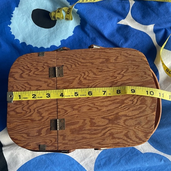 Rustic, vintage, handmade picnic basket. - Picture 7 of 9